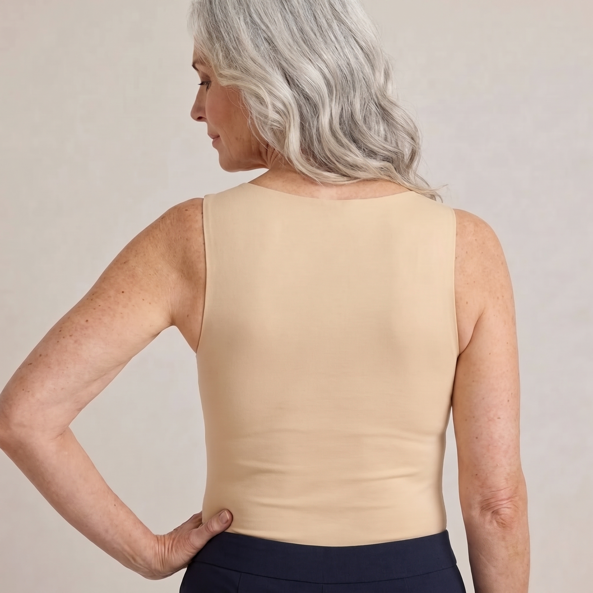 Smooth back with nothing across it: no band, no hooks
